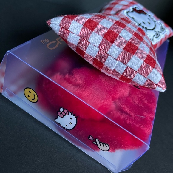 ♥️ Crème shop x Hello Kitty red gingham bow plushy headband. - Picture 5 of 5